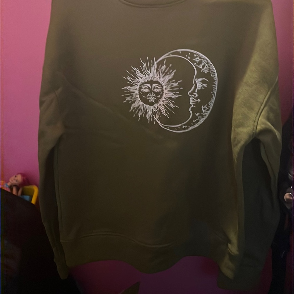 Womens green sweater medium with moon and sun design